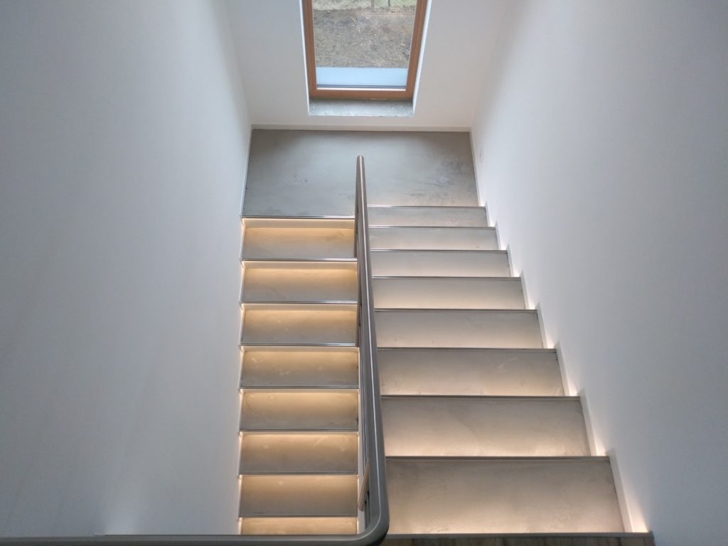 Celkové osvětlení schodiště